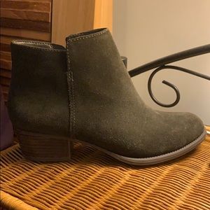 Leather suede size 7 moss booties